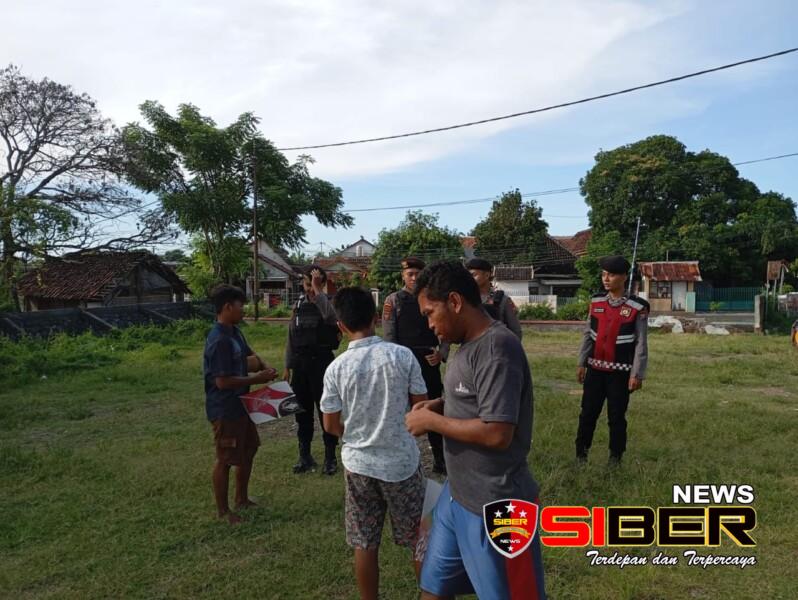 Samapta Polres Situbondo Himbau Masyarakat Agar Tidak Bermain Layang – Layang di Tempat Padat&nbsp;Penduduk