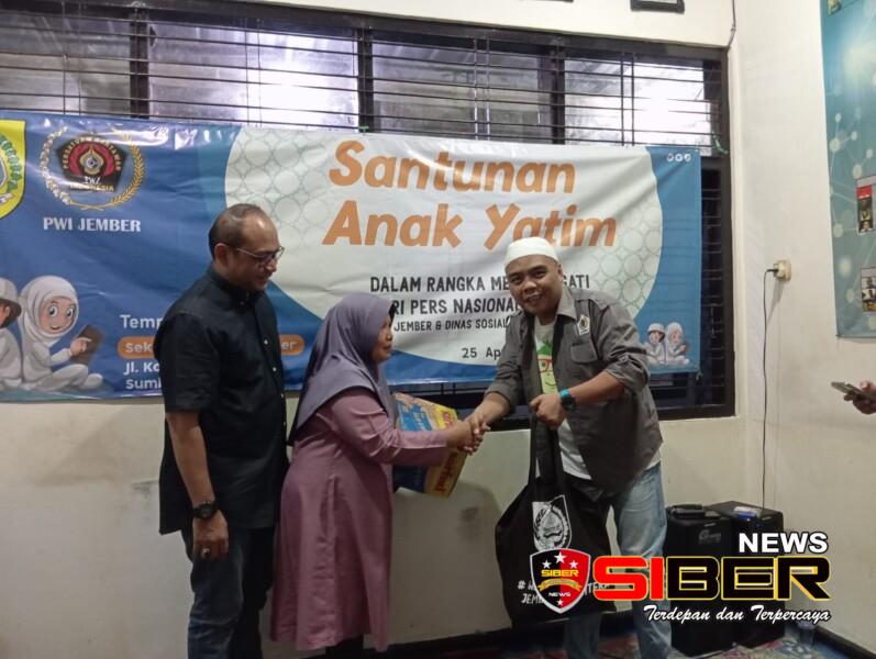 Memperingati HPN Tahun 2024,PWI Jatim Santuni Anak Yatim Dan&nbsp;Dhuafa