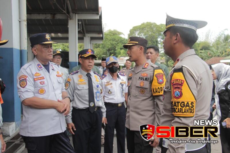 Polres Jember Gelar KRYD di Terminal dan Stasiun Imbangi Ops Puri Agung 2024 Pengamanan WWF di Bali