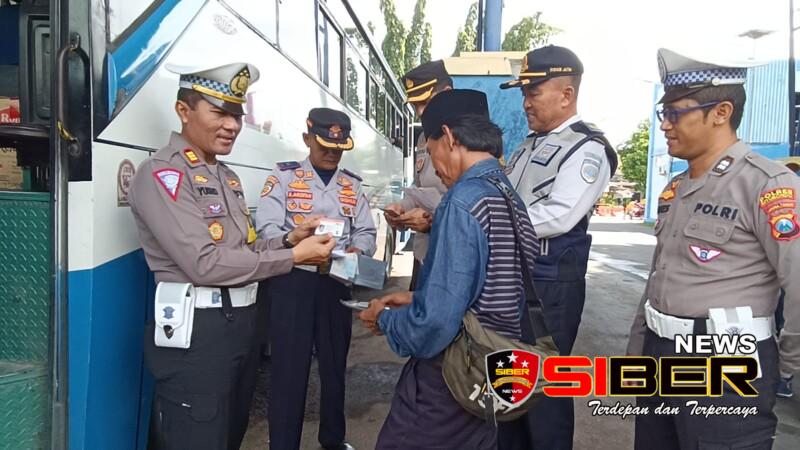 Tekan Angka Laka, Kasat Lantas Situbondo Ingatkan Sopir Bus Jangan&nbsp;Ugal-ugalan