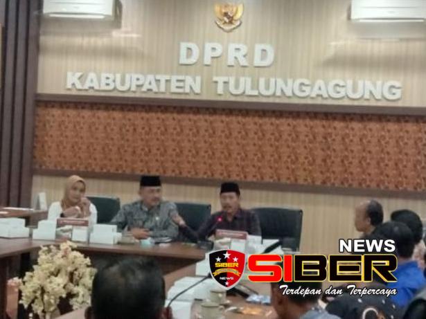Suasana Hearing DPRD Tulungagung Bersama IKA UNAIR Dan Perwakilan Masyarakat Desa Tenggarejo.