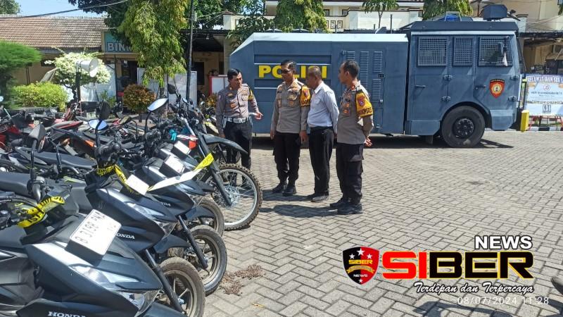 9 Unit Kendaraan Dealer Diamankan Polres Situbondo, Diduga Barang Akan Dikirim Melalui Pelabuhan&nbsp;Jangkar