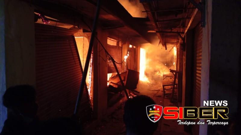 Kebakaran Hebat Terjadi Di pasar Gadingrejo Pringsewu, Lima Kios Hangus&nbsp;Terbakar