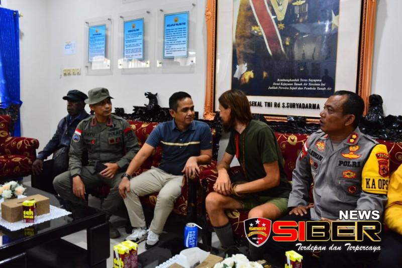 Pilot Philip Disandera KKB Di Timika Papua,Kini Dibebaskan Oleh TNI Polri