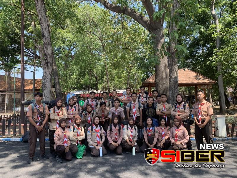 Misbakhul Munir Sekaligus Pembimbing (KAMABI) Saka Wanabakti Cabang Bondowoso Lepas 2 Anggota Ikuti Seleksi Bakti Saka Wanabakti Tingkat&nbsp;Propinsi